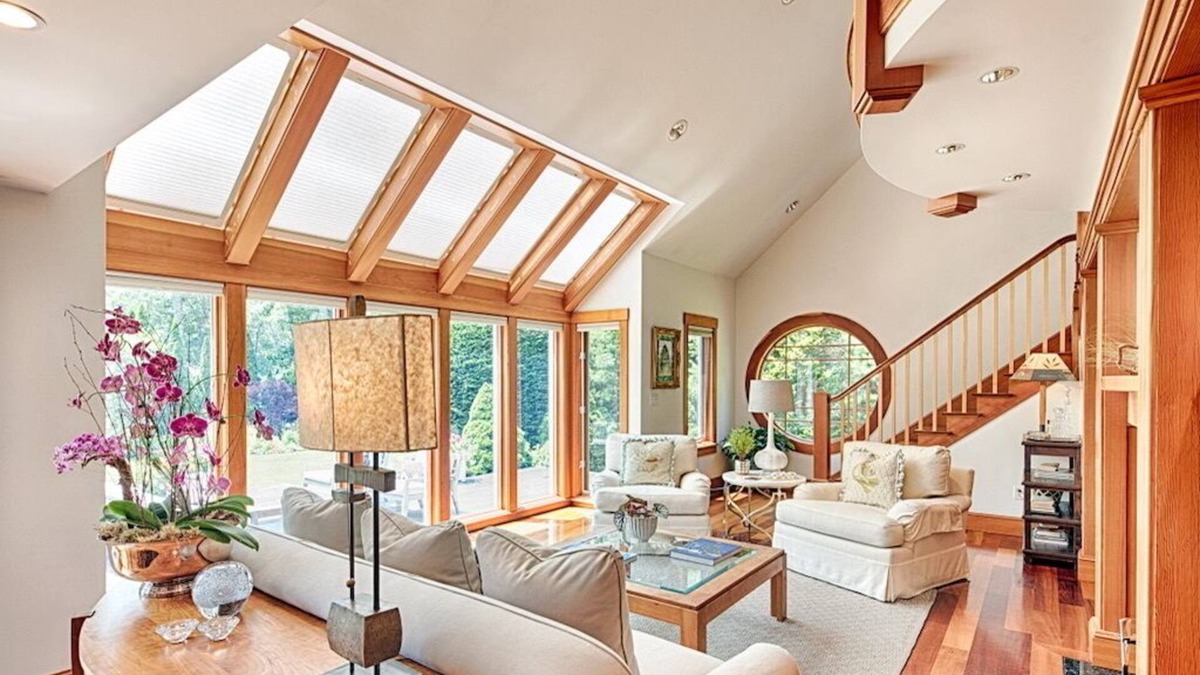 Vineyard Haven House | Soothing 4-bedroom house with a built full yard andAC in charming Tisbury