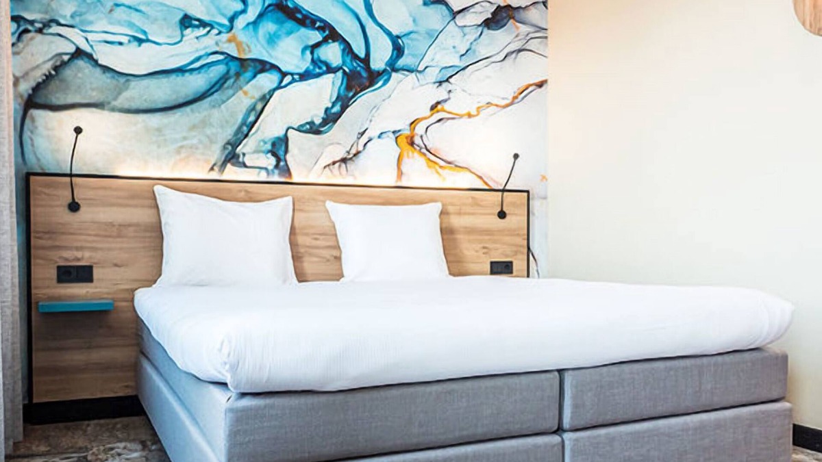 Scheveningen Badplaats House | Soothing Group getaway in Scheveningen Beach | Explore local hotspots & dining