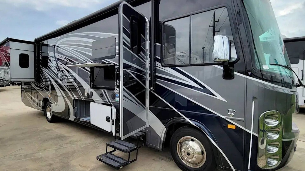 Norvelt House | Soothing RV with AC in charming Mount Pleasant/2021 Georgetown 5 Series 31L5