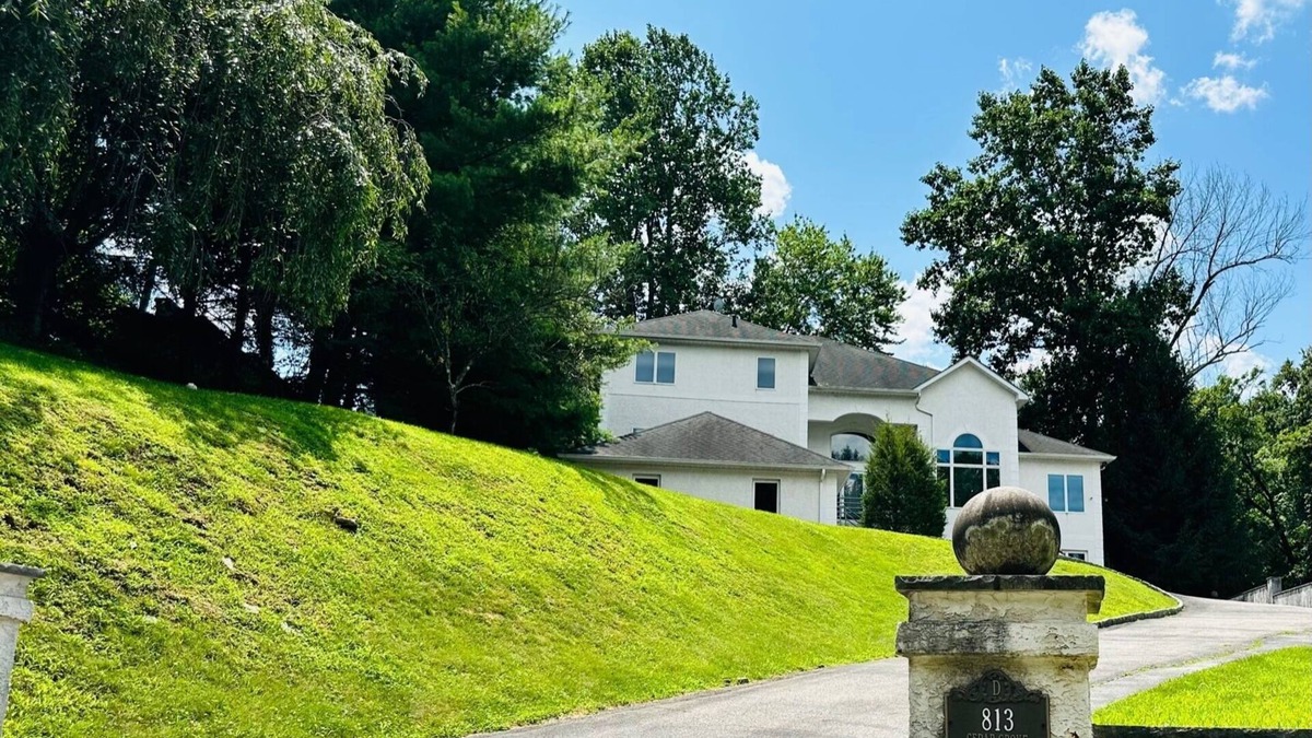 Broomall Apartment | Sophia's Flat B-No Step/Pet Friendly at Quiet & Peaceful Suburb