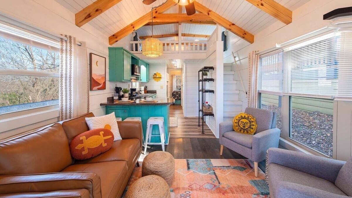 Lookout Valley Neighborhood Association Apartment | Sophie Cabin | National Forest Tiny Cabin