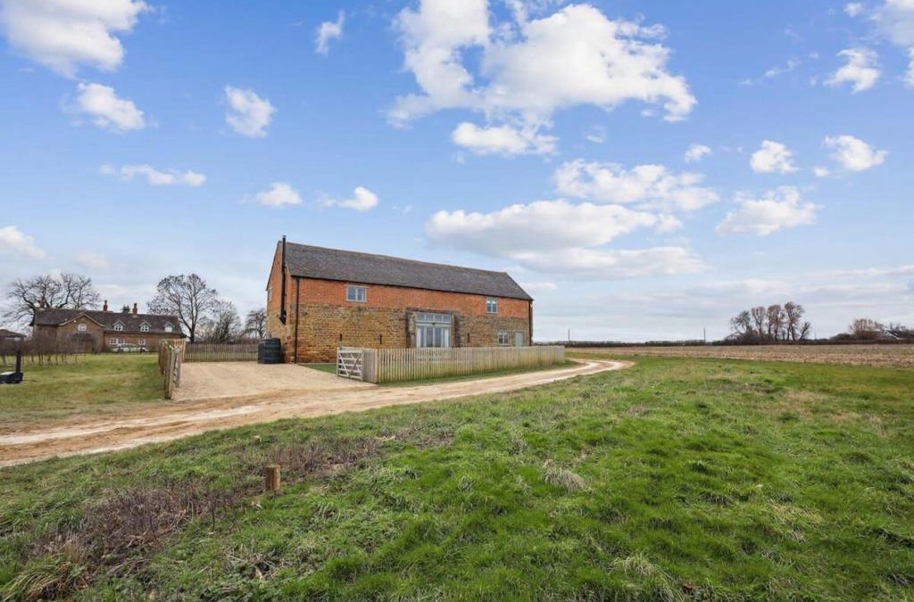 Medbourne House | Sophie's Barn - Hot Tub Packages Available