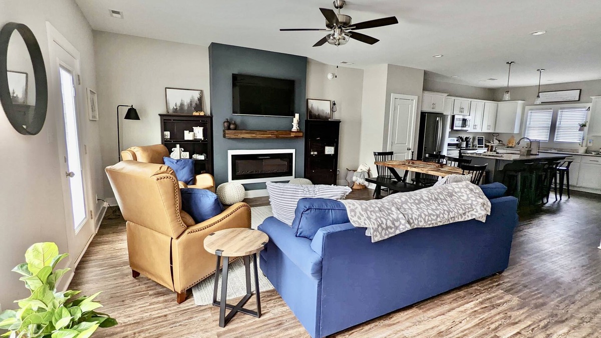 Naruna House | Sophie’s House- Cozy townhouse near Liberty University