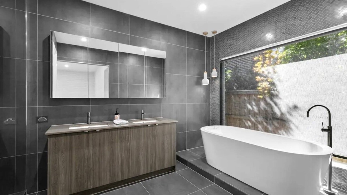 Mount Duneed House | Sophisticated Abode nnLuxurious and contemporary home just 10 mins to the beach