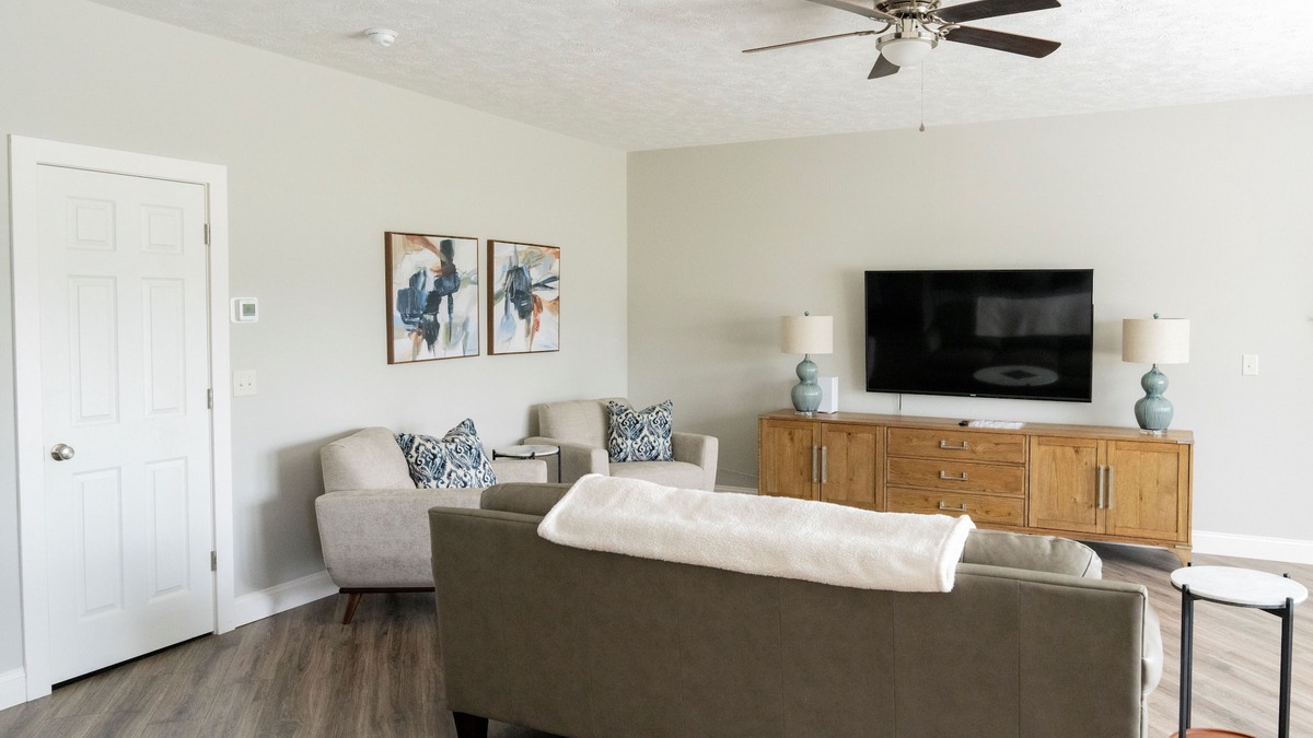 Bayberry House | Sophisticated Golf Community Townhouse!–3442