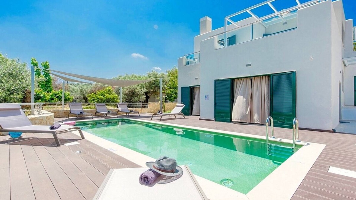 Gerani Villa | Sophisticated & Modern with Private Pool in the Picturesque Village of Gerani, 500 m to the Beach!
