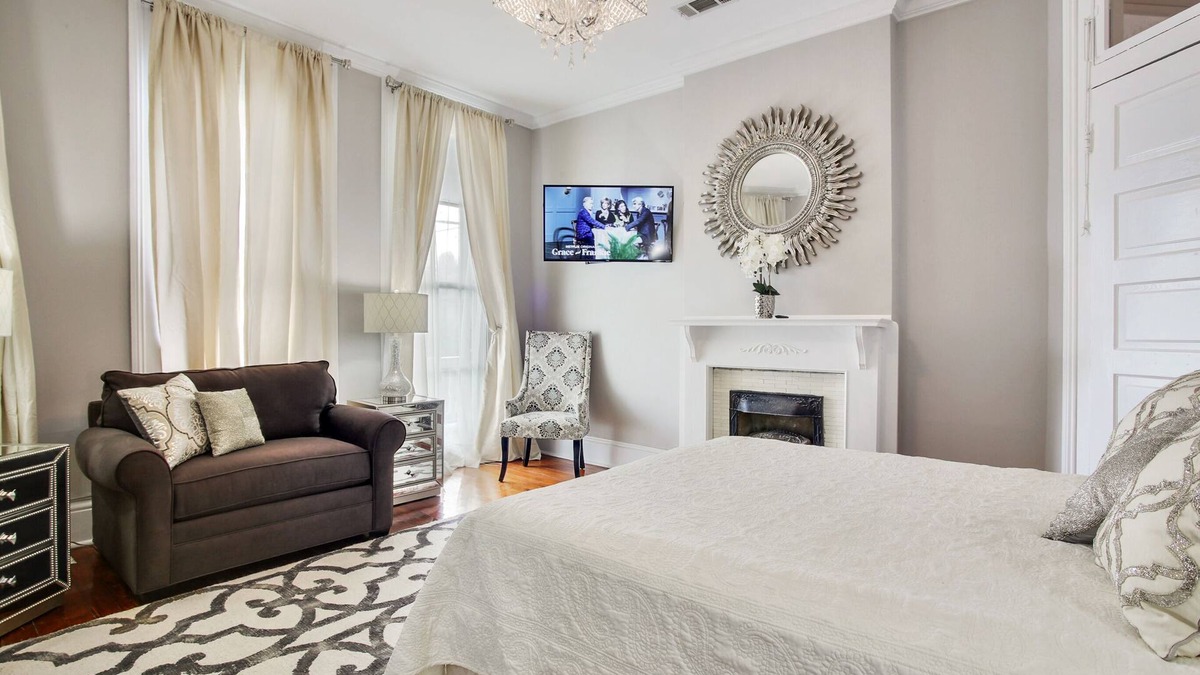 Esplanade Ridge Apartment | Sophisticated Styled Apartment 20% Monthly Rates