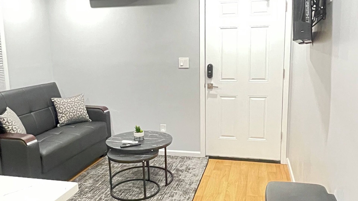 Inwood House | Sophisticated Suite Near JFK Airport