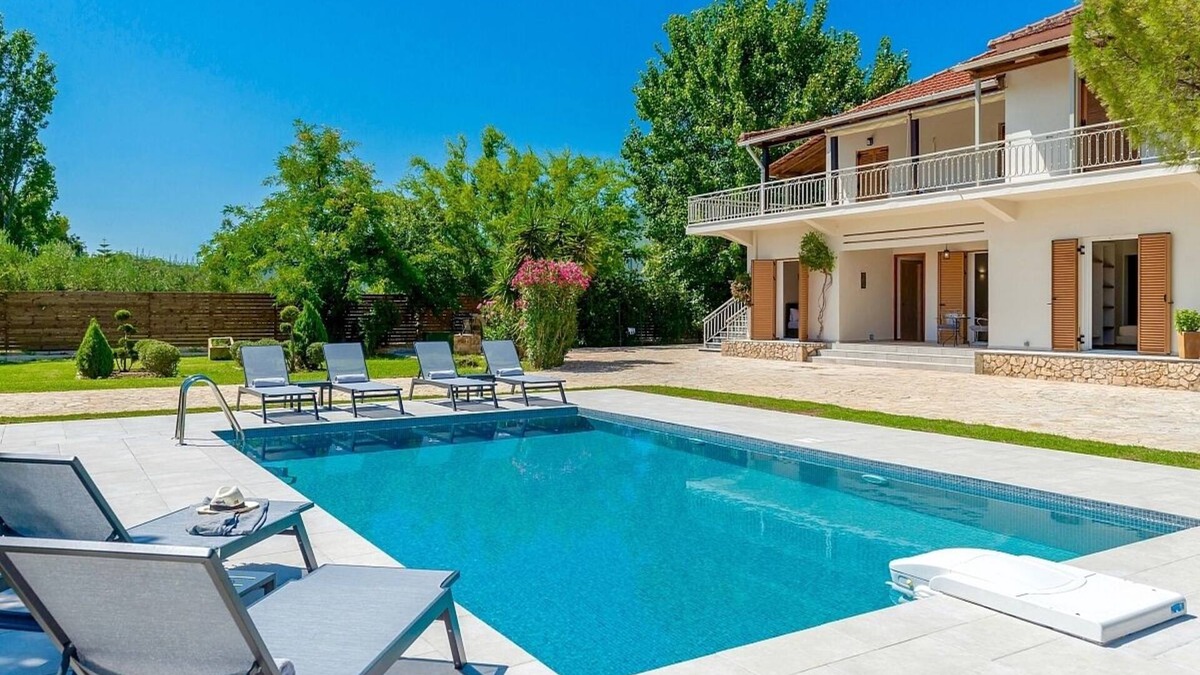 Pigadhakia Villa | Sophisticated Villa with A/C, Extensive Gardens, Private Pool, Close to Beautiful Sandy Beaches