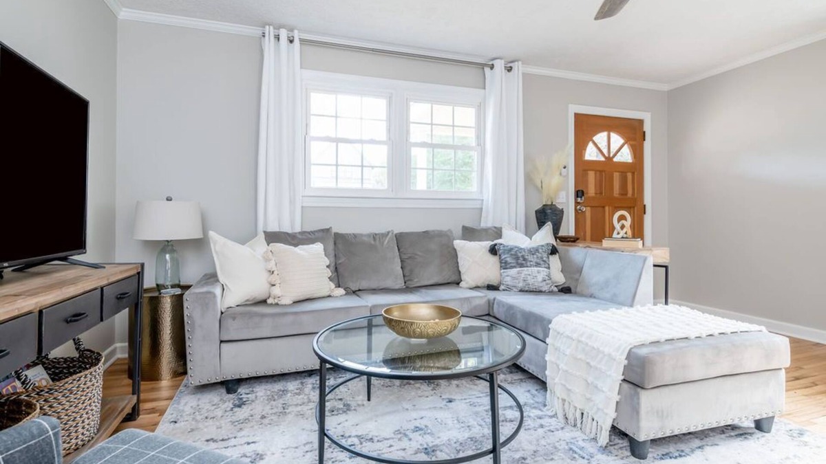 Southern Pines Cottage | SoPi Cottage - Walk to Town - King Bed