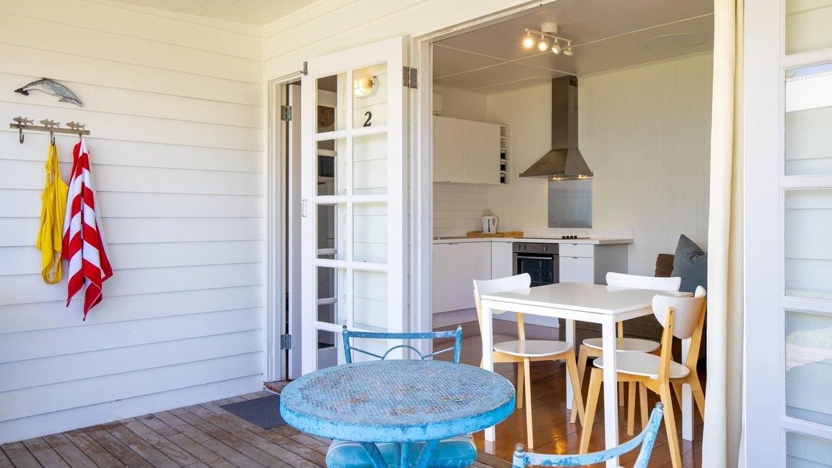 Sorrento Cottage | Sorrento Beach Cottages #2 - 1 NIGHT FREE!* - Gorgeous beach cottages with a 2 min walk to Sorrento shops.