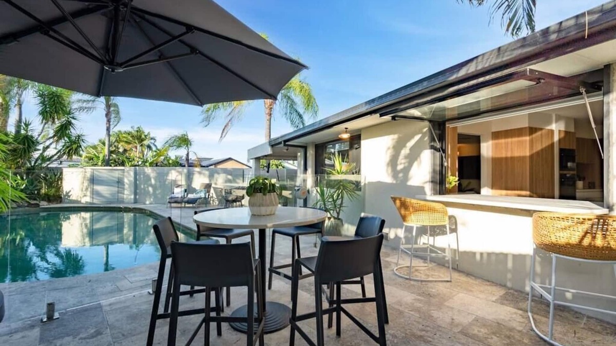 Sorrento House | Sorrento Oasis - 5BR, Gym, Pool