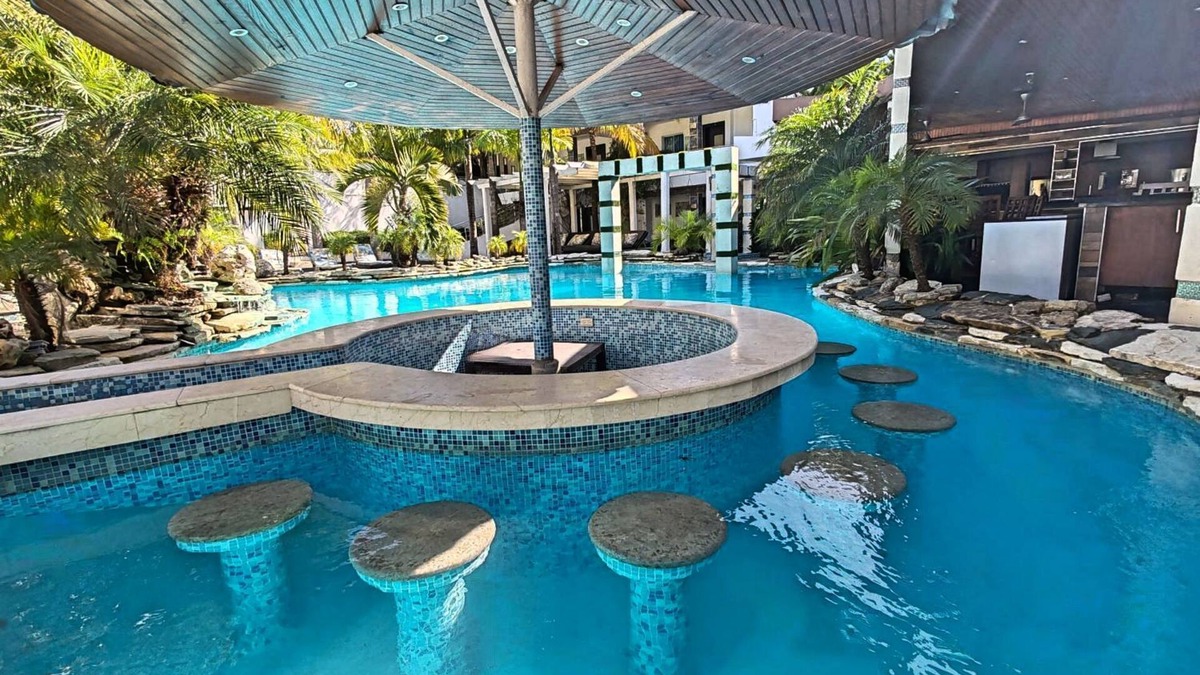 Villas Ana Maria Villa | Sosua Bachelor Party 14 to 16 Bedrooms Hollywood Style Mansion