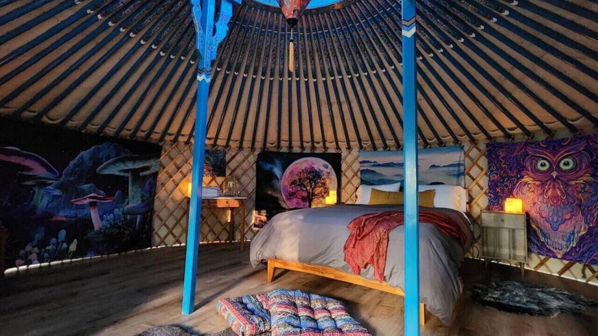 Buckley RV Rental | Soul Yurt | Cedar Hot Tub | 1 hr to Skiing & Mt Rainier