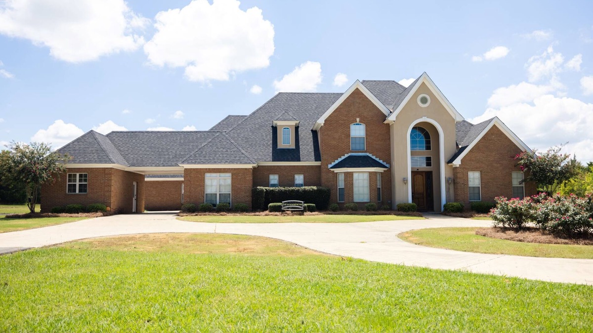 Hope Hull House | SOULBEATZ! Country Setting W/Pool by The Airport