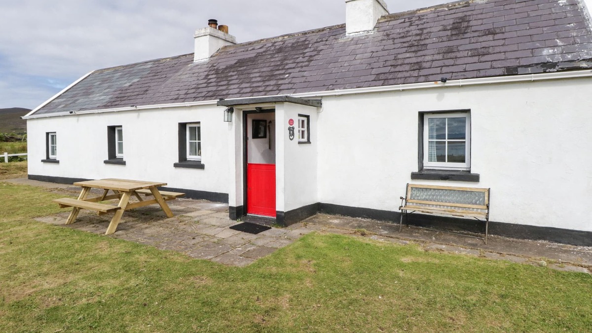 Achill Sound Cottage | SOUND COTTAGE, pet friendly in Achill Island, County Mayo