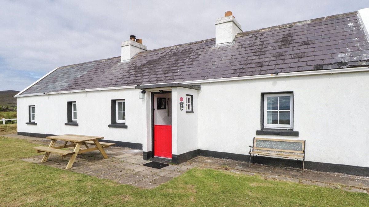 Achill Sound Cottage | SOUND COTTAGE, pet friendly in Achill Island, County Mayo