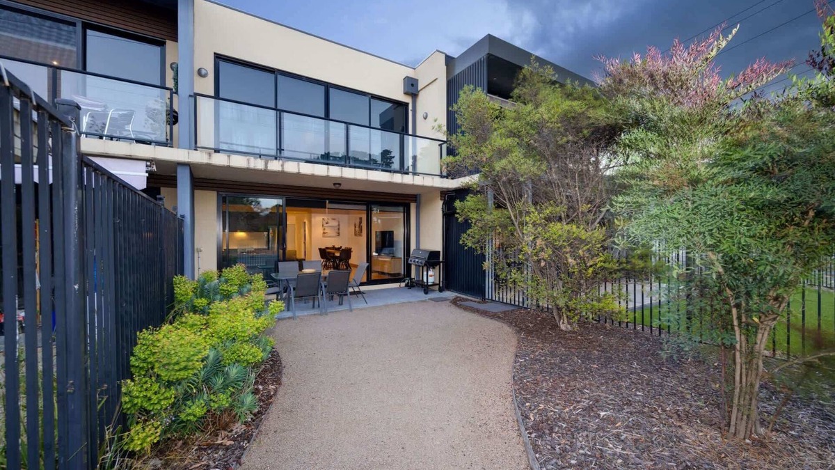 Capel Sound Apartment | Sound Waves Summary: