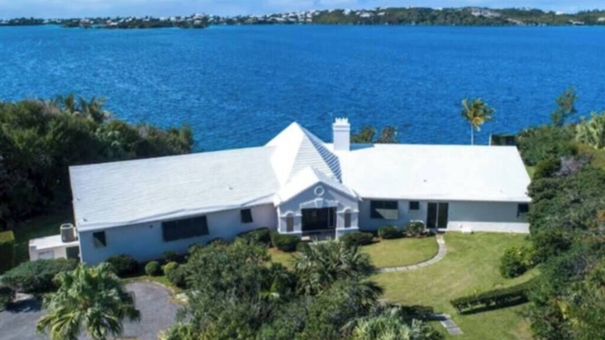 Smith's Villa | Sound Winds 5 bedroom waterfront estate w tennis court