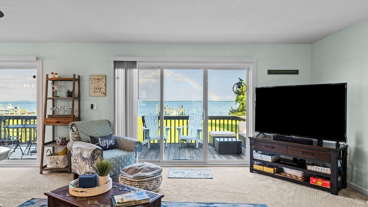 Carteret County House | SOUNDFRONT HOME IN BEAUFORT – 3BD/2BA WITH PRIVATE DOCK