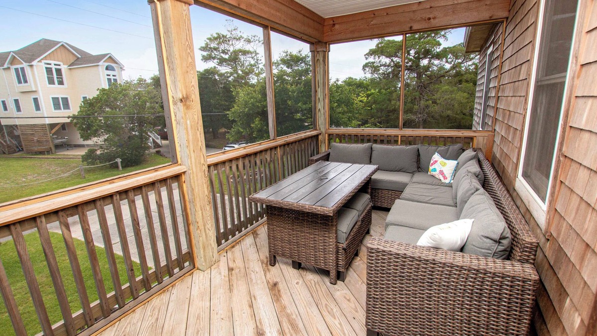 Brigands' Bay House | Soundside, Fire Pit, Screened in Porch, Fenced in Backyard, Charming Beach House