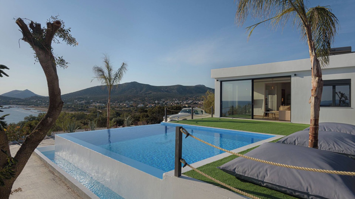 Lavreotiki Villa | Sounio Black Villa