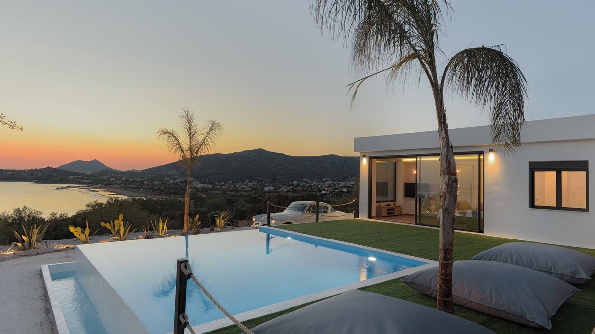 Lavreotiki Villa | Sounio Black Villa