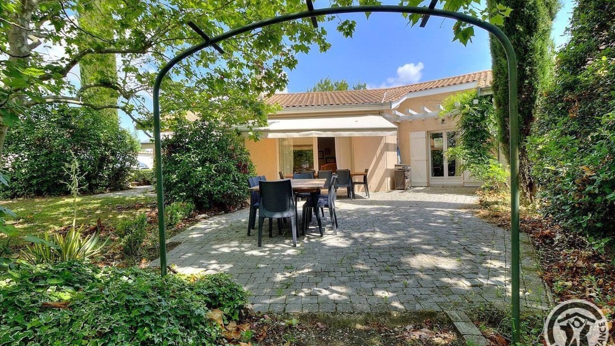 Grezieu-la-Varenne House | Sous le Feuillage - GREZIEU-LA-VARENNE