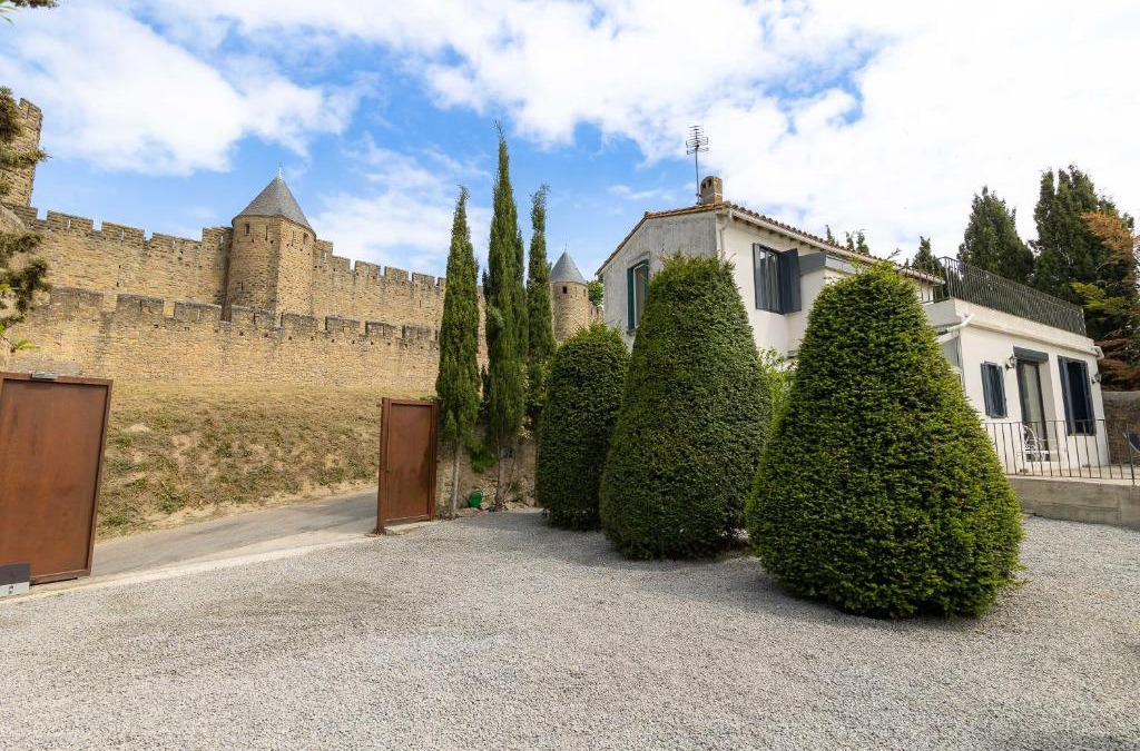 City of Carcassonne Villa | Sous les remparts la maison Pimprenelle