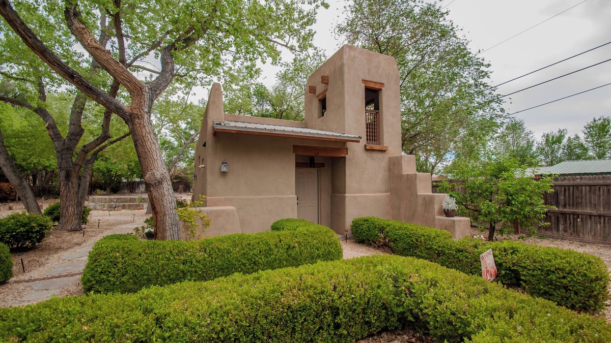 Los Ranchos de Albuquerque Apartment | South Foxfire Casita @ SantuaRio Grande-Quintessential New Mexico Casita+Firepit