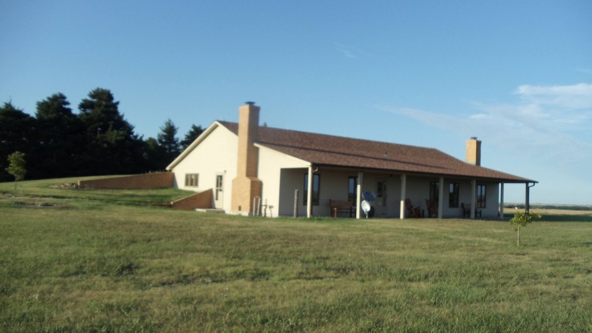 Roxbury Cabin | South 40 Lodge: Central Ks Lodging With Amazing Views & Sounds Of The Country