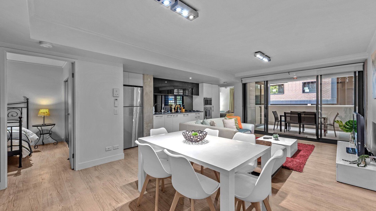 West End Apartment | South Bank Central! ~ 2Bed, 2Bath, 1Car, 2Balcony