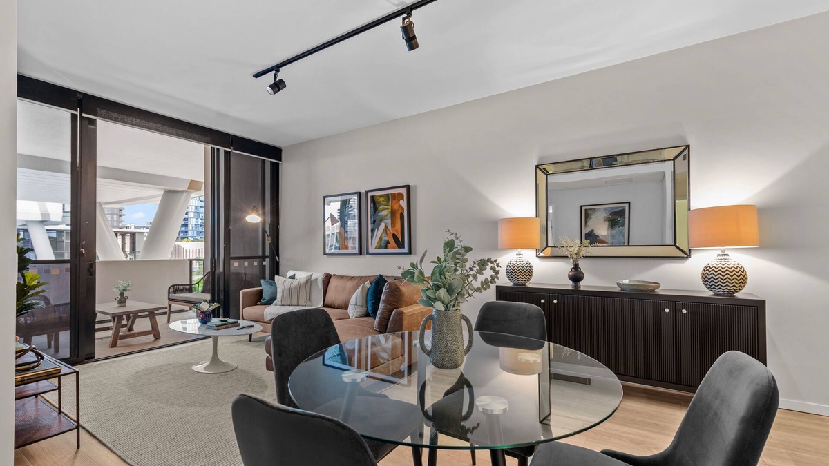 West End Apartment | South Bank Sensational! ~ 1Bed,1Bath,1Car,Balcony