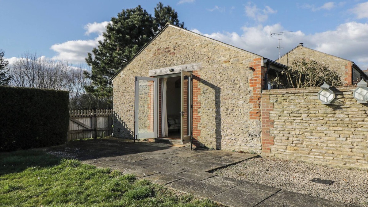 Faringdon Cottage | SOUTH BARN COTTAGE, family friendly in Stanford In The Vale