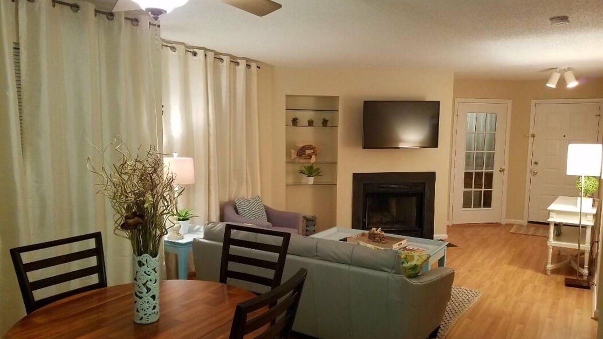 Virginia Beach Condo | South Beach Condo, cute, cozy and clean.