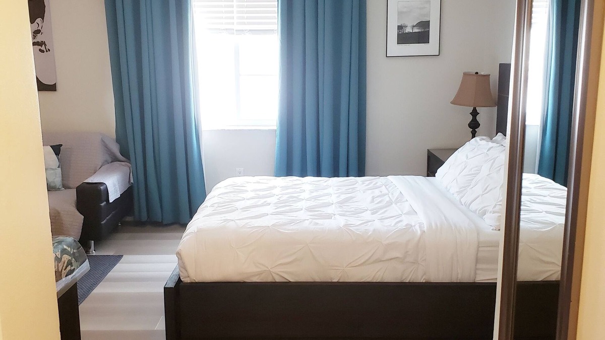 South Beach Apartment | SOUTH BEACH STUDIO CONDO - ONE BLOCK TO BEACH - SLEEPS UP TO 4 - MAX 3 ADULTS