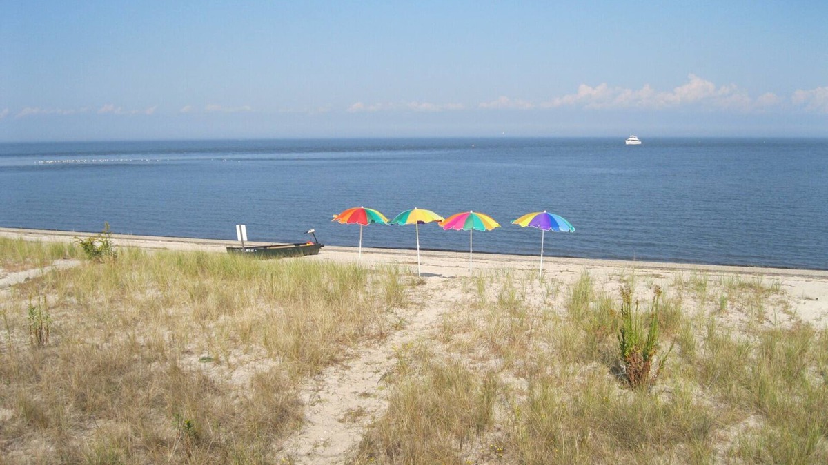 Milford House | SOUTH BOWERS ISLAND -' DIRECT BEACHFRONT' -