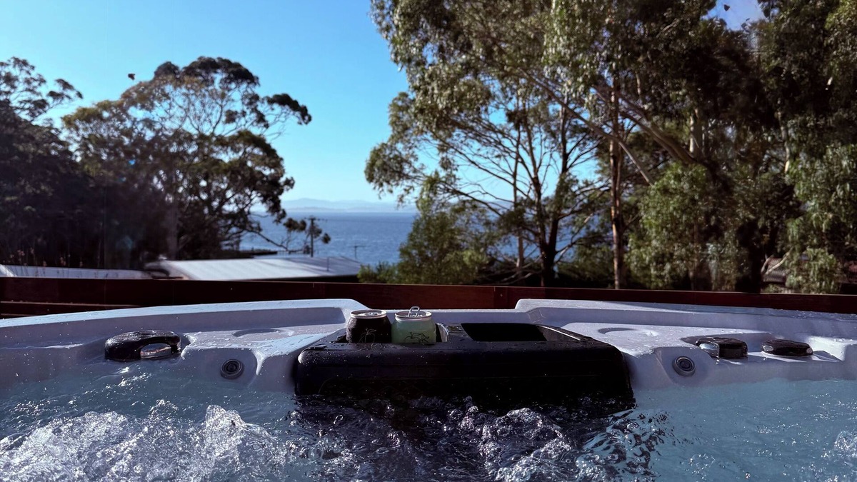 Lunawanna House | South Bruny Island Retreat - Spa & Infrared Sauna