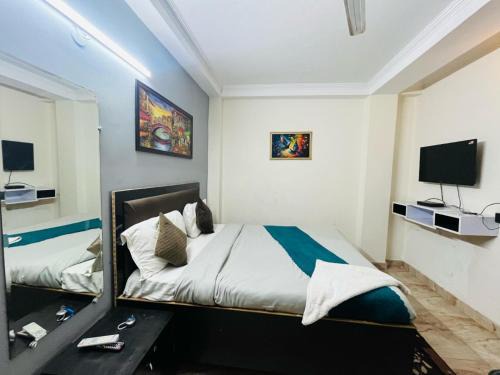 Mandi Hotel | South Campus - College Road