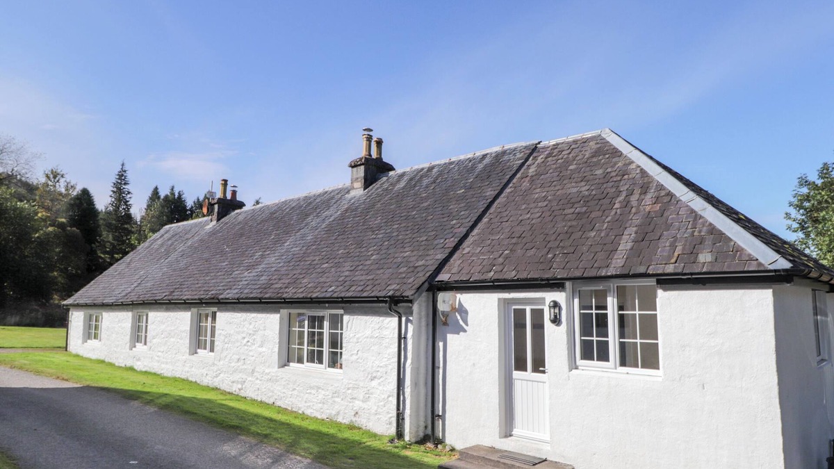Nostie Cottage | SOUTH COTTAGE, pet friendly, with open fire in Glenelg