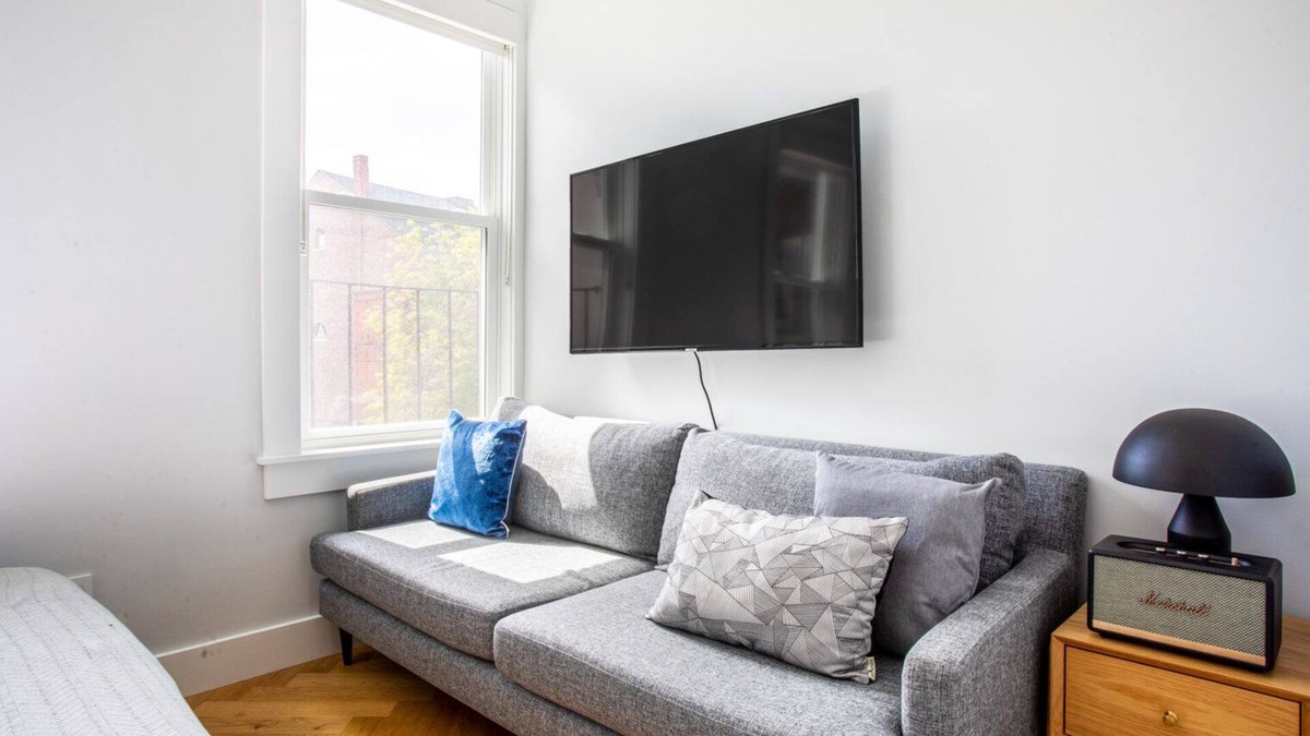 Columbus Apartment | South End Studio, steps from Northeastern, Restaurants by Blueground