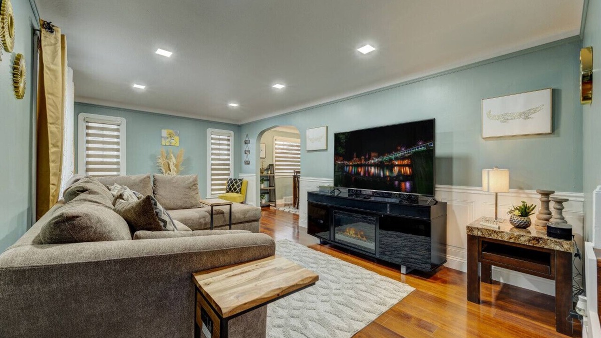 South Euclid House | South Euclid Home 10 Minutes to Cleveland Clinic
