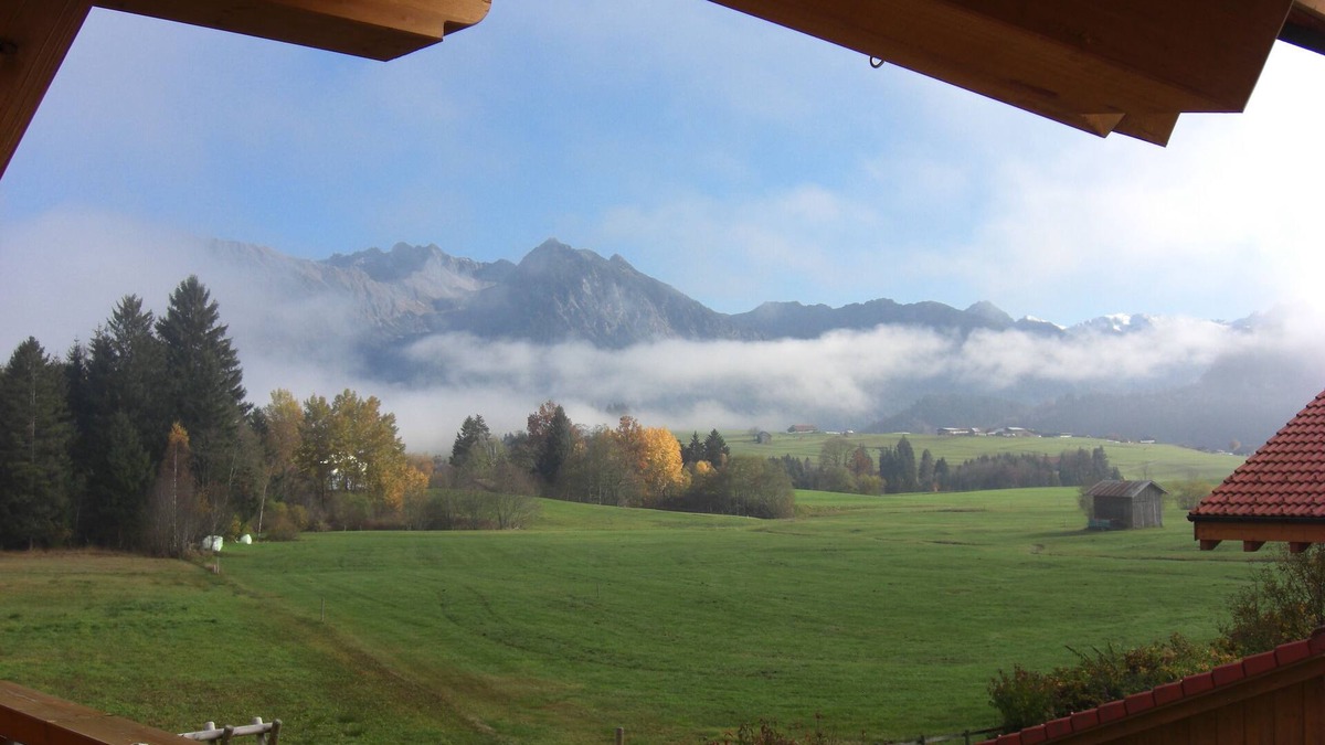 Bolsterlang Apartment | South-facing apartment with uninterrupted mountain views! Wonderfully calm! WiFi free.