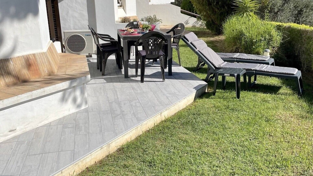 Alpouvar Apartment | South Facing ground floor Apt with gardens , Free Strong Fibre WI-Fi & Air Con