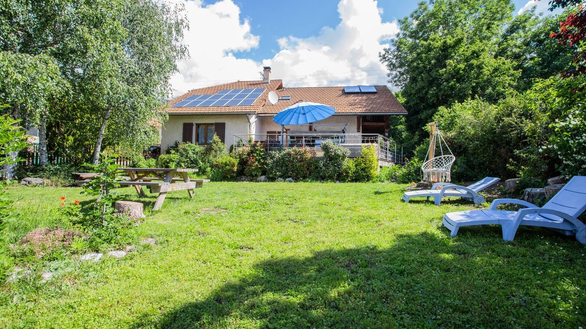 Chorges Villa | South-facing villa, close to shops, lake and mountains