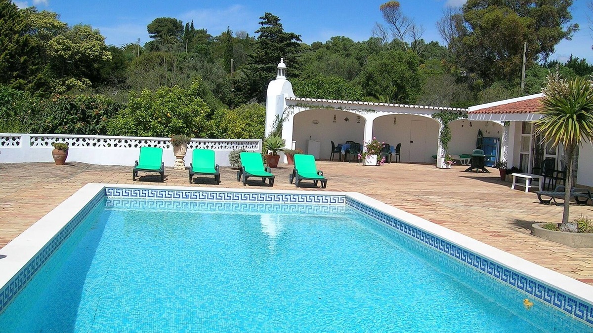 Funchal Villa | South Facing Villa-on one level - multi-generational family/2 families/friends