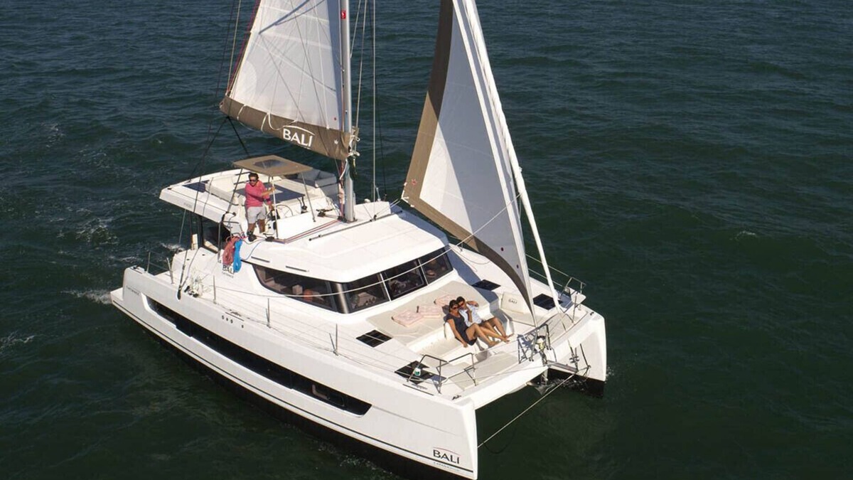 East Fort Lauderdale Boat Rental | South Florida Catamaran Adventure