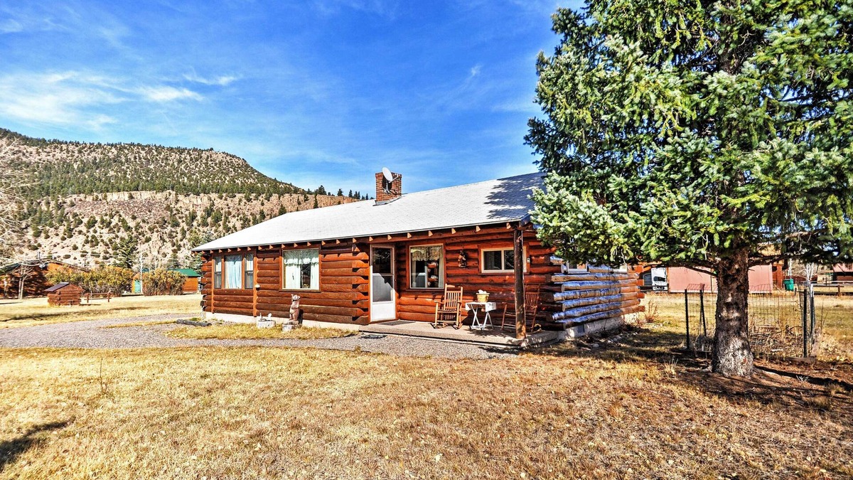 Ponderosa Pines House | South Fork Log Cabin w/Beautiful Mountain Views!