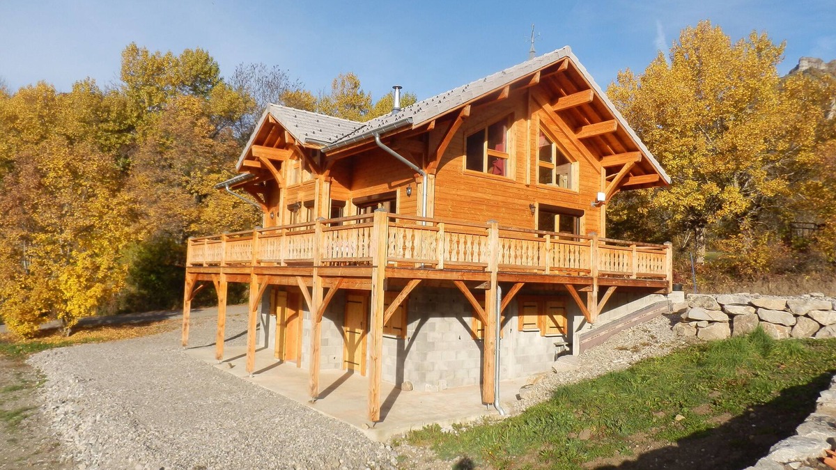 Saint-Jean-Saint-Nicolas Ski Chalet | south-facing chalet in the heart of the champsaur at the center of 5 resorts