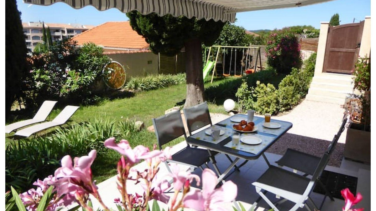 Saint-Mandrier-sur-Mer Apartment | South garden villa near sea air conditioning/Wifi